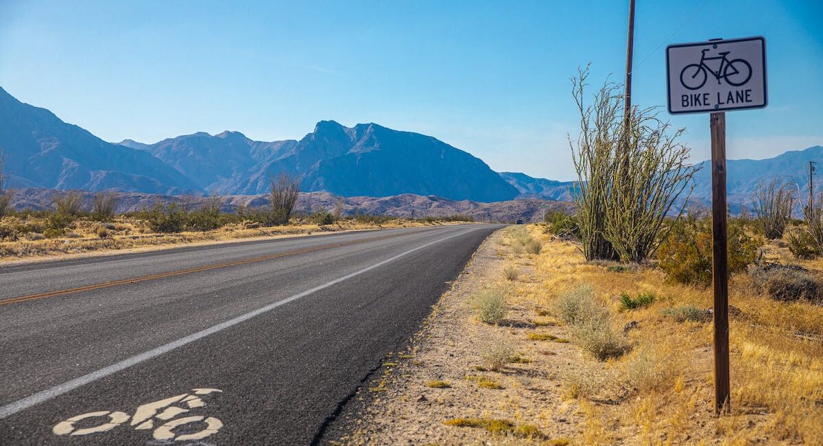 Straßenverkehrszeichen